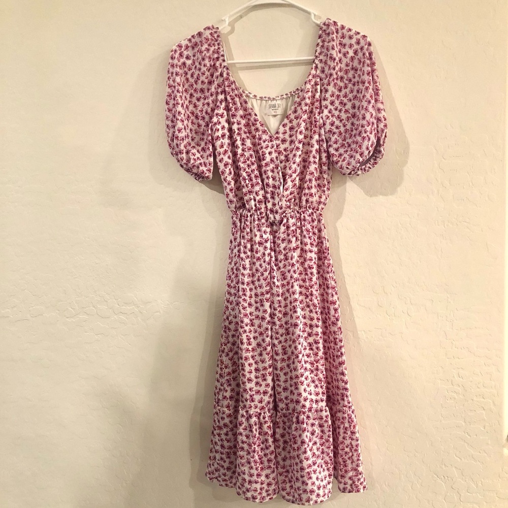 Flowery dress , Never worn🌸